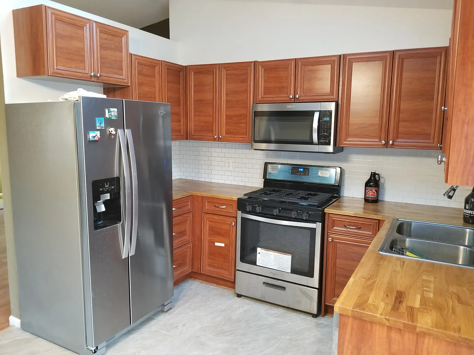 1043 Eastview Cir — Photo 2