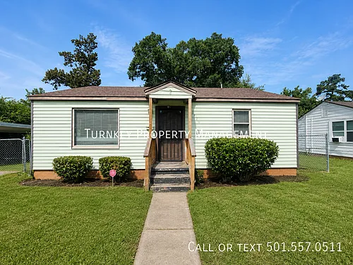 1720 Pinewood Dr Photo 1