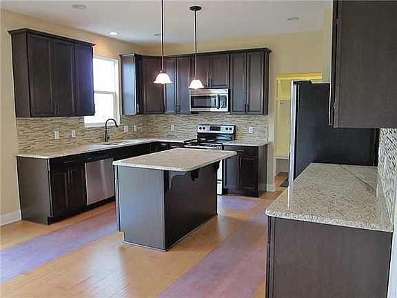 3rd image of 14855 Thistledown Ln