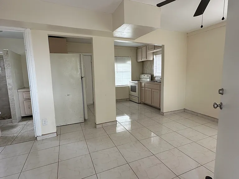 307 S Cox St #B — Photo 9