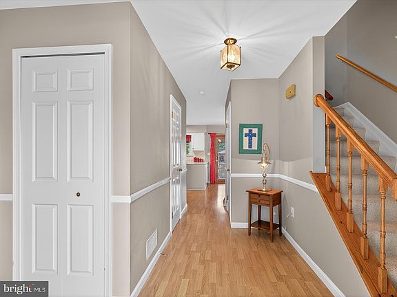 4th image of 320 Dogwood Ln
