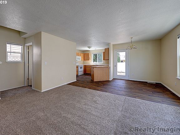 4th image of 1516 NE Herrold Ct