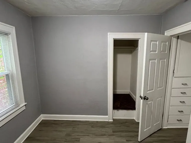 512 W Walnut St — Photo 11