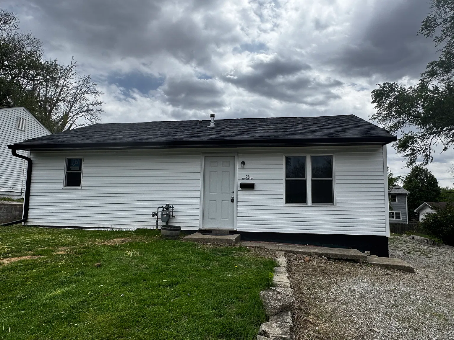 3 bed, 1100 sqft, $1,300 — Photo 1