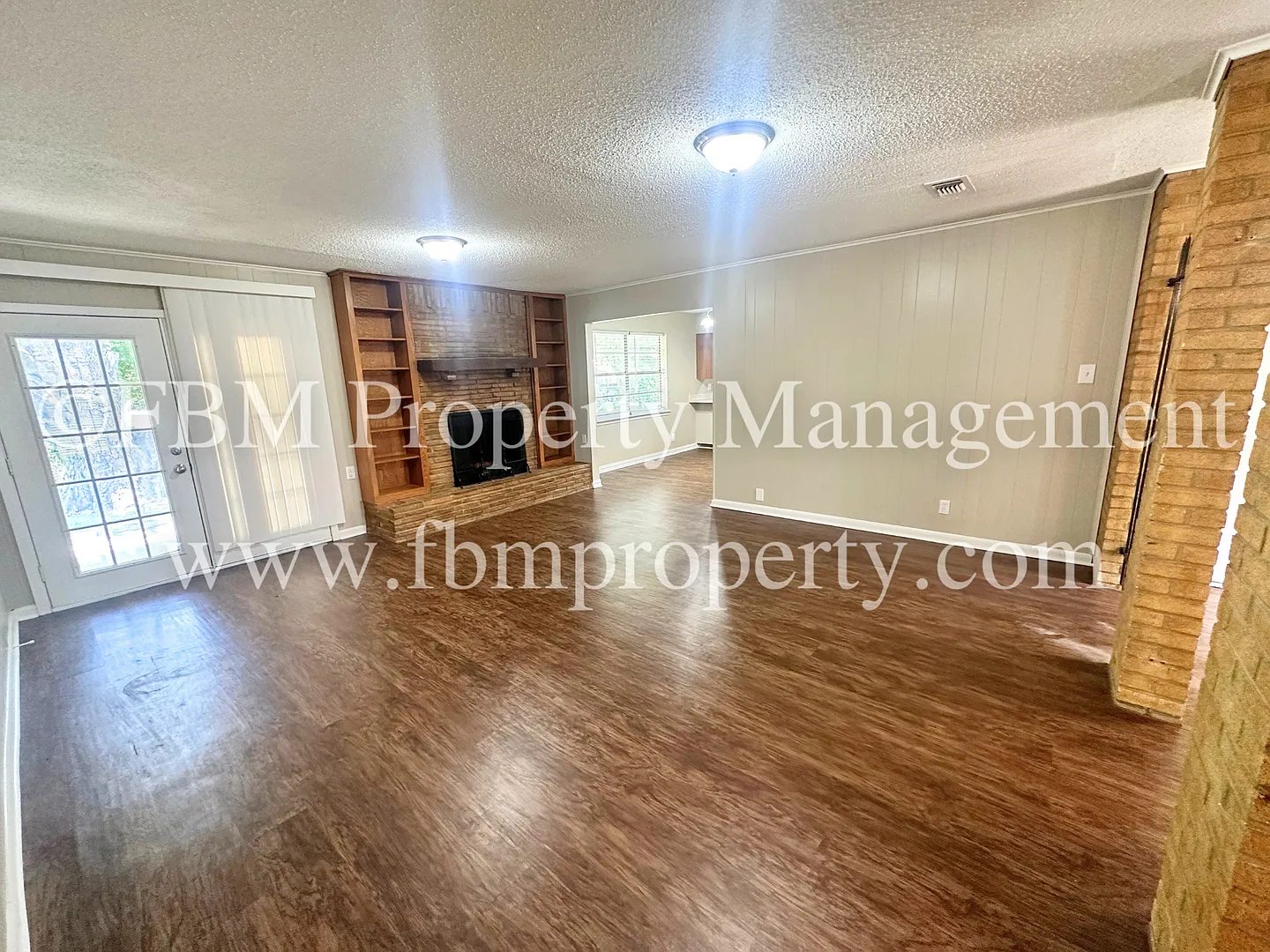 2409 Linda Dr - Charming 3 Bedroom, 2 Bathroom Home with Fenced Backyard in Ennis, TX! — Photo 4