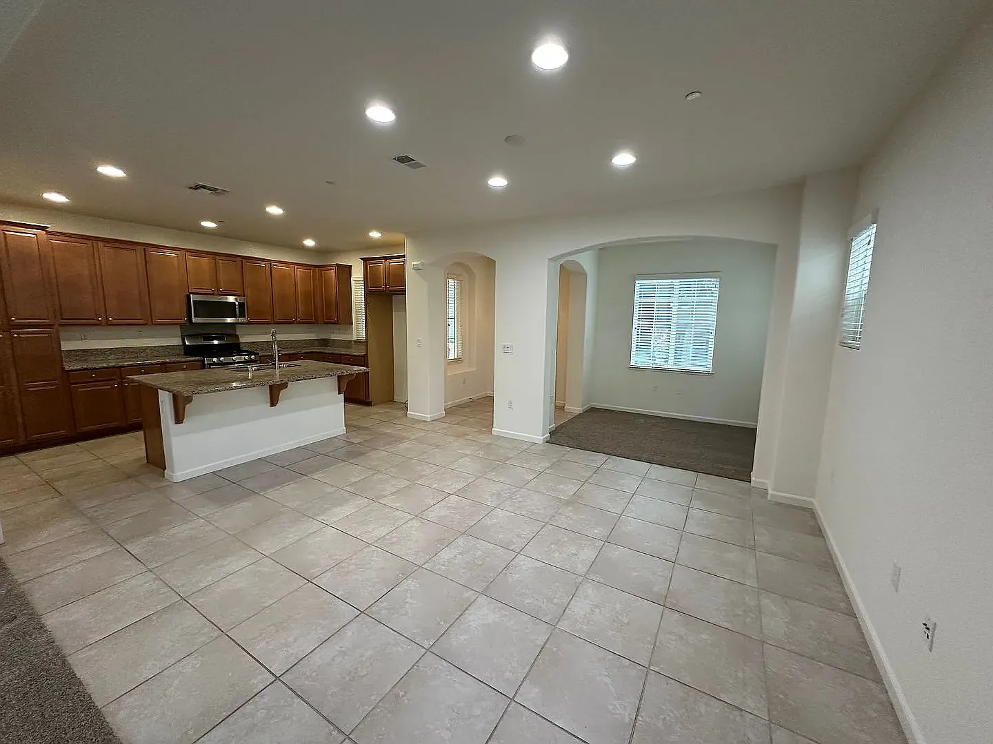 3 bed, 2.5 bath, 2070 sqft, $2,900 — Photo 4