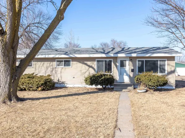 208 Iowa Ave, Onawa, IA 51040