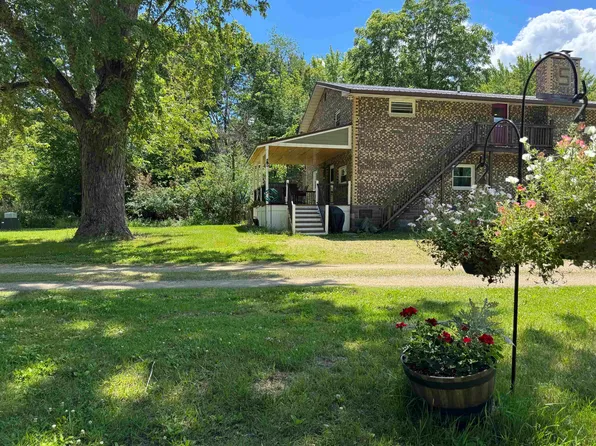 N5095 Town Hall Rd, Montello, WI 53949