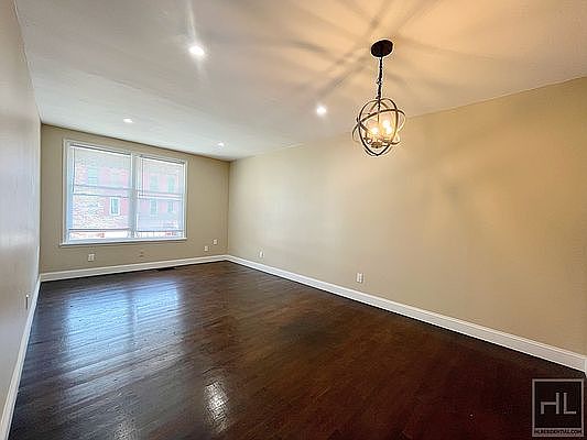 1st image of 152A Saratoga Ave Floor 1