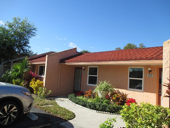 2nd image of 305 Lake Evelyn Dr