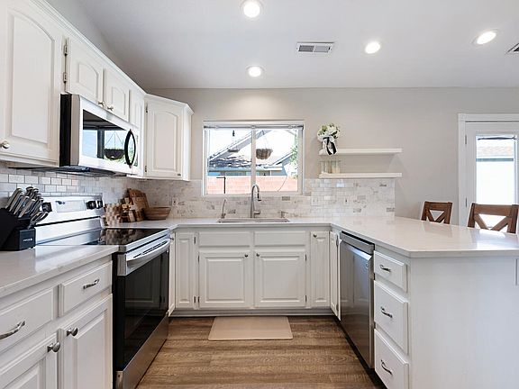 5th image of 336 S Puerto Dr