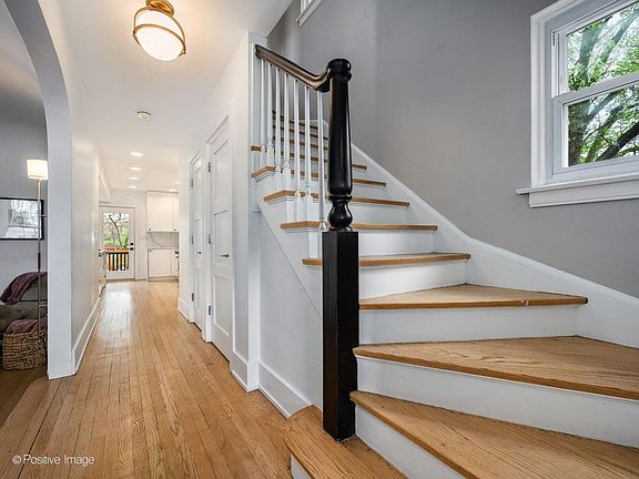 4th image of 305 Maplewood Rd