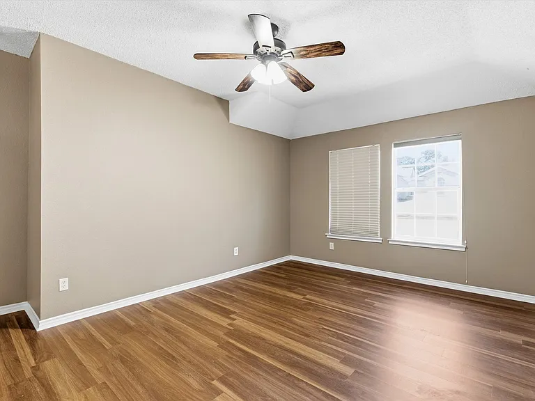 5106 Lee Hutson Ln — Photo 13
