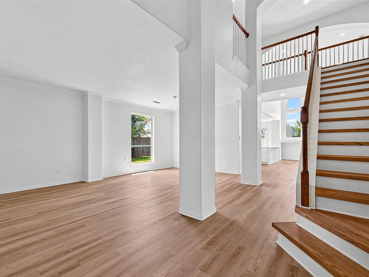 6 bed, 3.5 bath, 3861 sqft, $3,000 — Photo 3