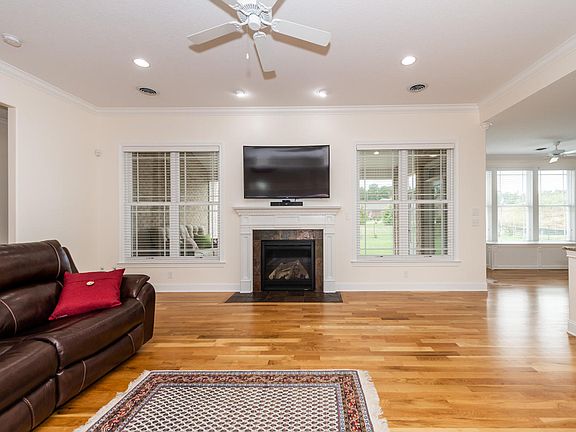 4th image of 149 Millstone Ln #2