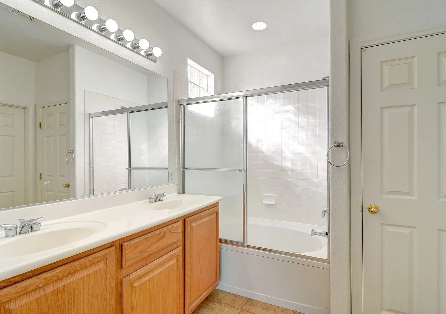 6180 Bridgeport Hills Avenue, Las Vegas, Nevada 89139 — Photo 4