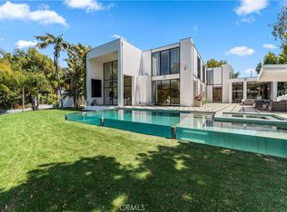 1024 Summit Dr, Beverly Hills, CA 90210