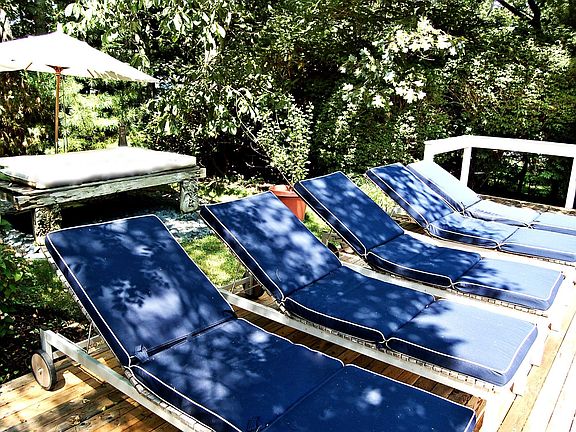 Pool and jacuzzi 