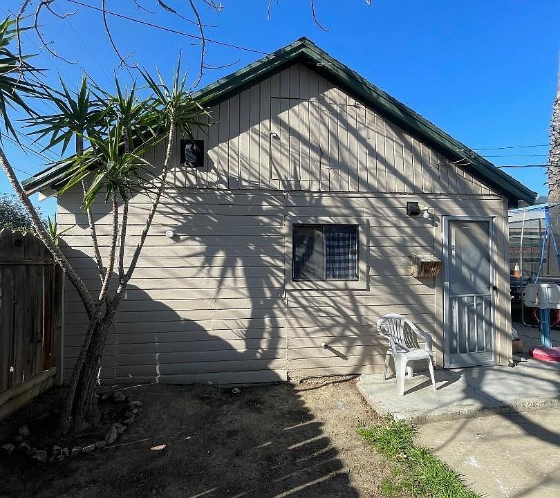 2nd image of 808 E Fresno St