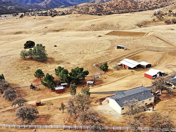 3rd image of 14169 Caliente Creek Rd