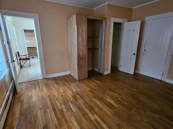 4th image of 402 Wood Ave #1