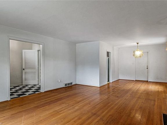 5th image of 2101 Briarwood Dr