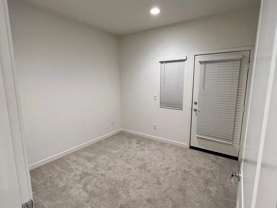 28319 Harvest Gold Ct #STUDIO STYLE
