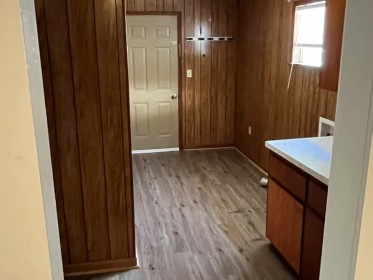 1019 Clay St — Photo 6