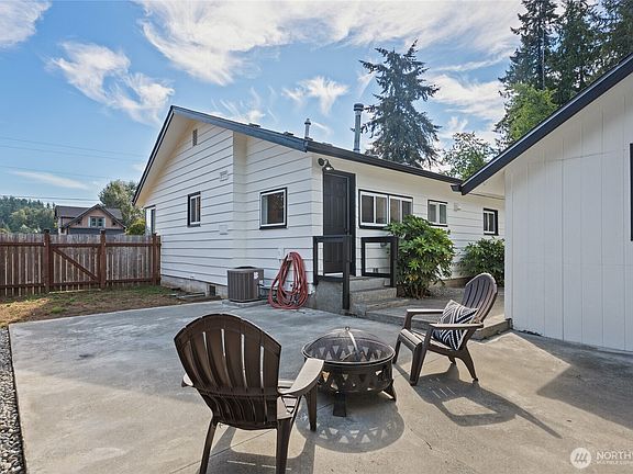 2nd image of 1110 25th Street SE