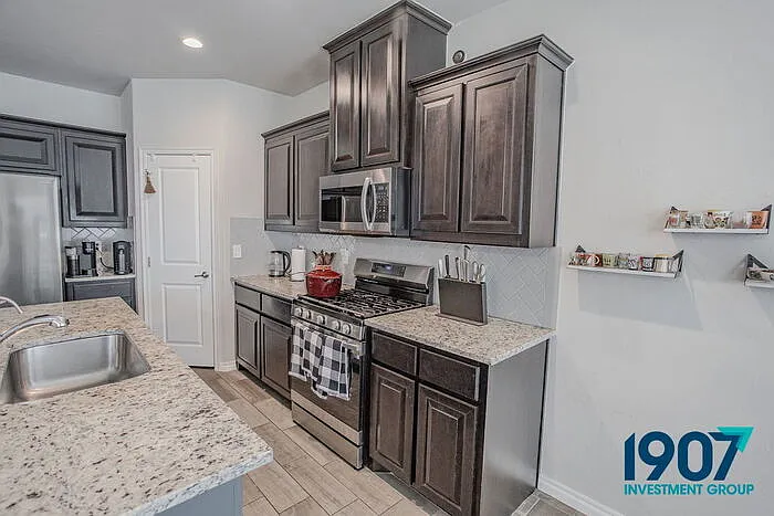 2501 Caden Ct — Photo 11