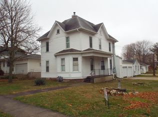 202 Park Ave, Strawberry Point, IA 52076