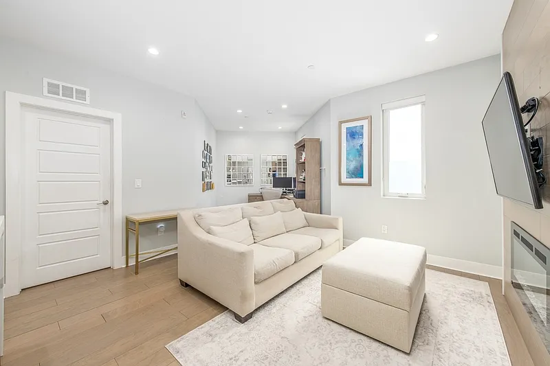 2 bed, 2.0 bath, 834 sqft, $2,750 — Photo 4