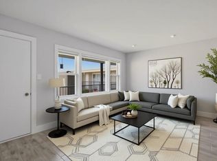 2537 E 83rd St #202, Chicago, IL 60617