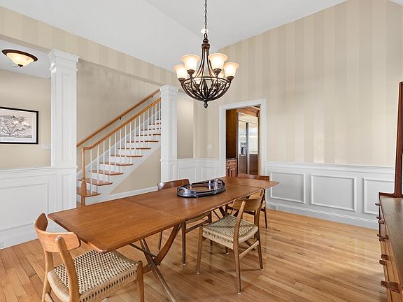 5th image of 8 Ridgeway Cir