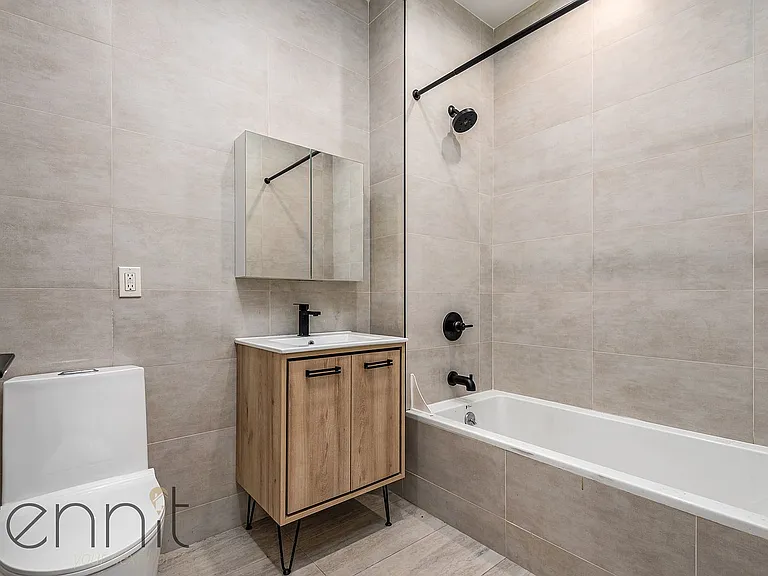 125 Kings Hwy #1C — Photo 8