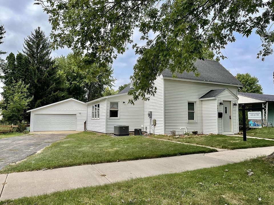 747 North Walnut Street, Reedsburg, WI 53959 | Zillow