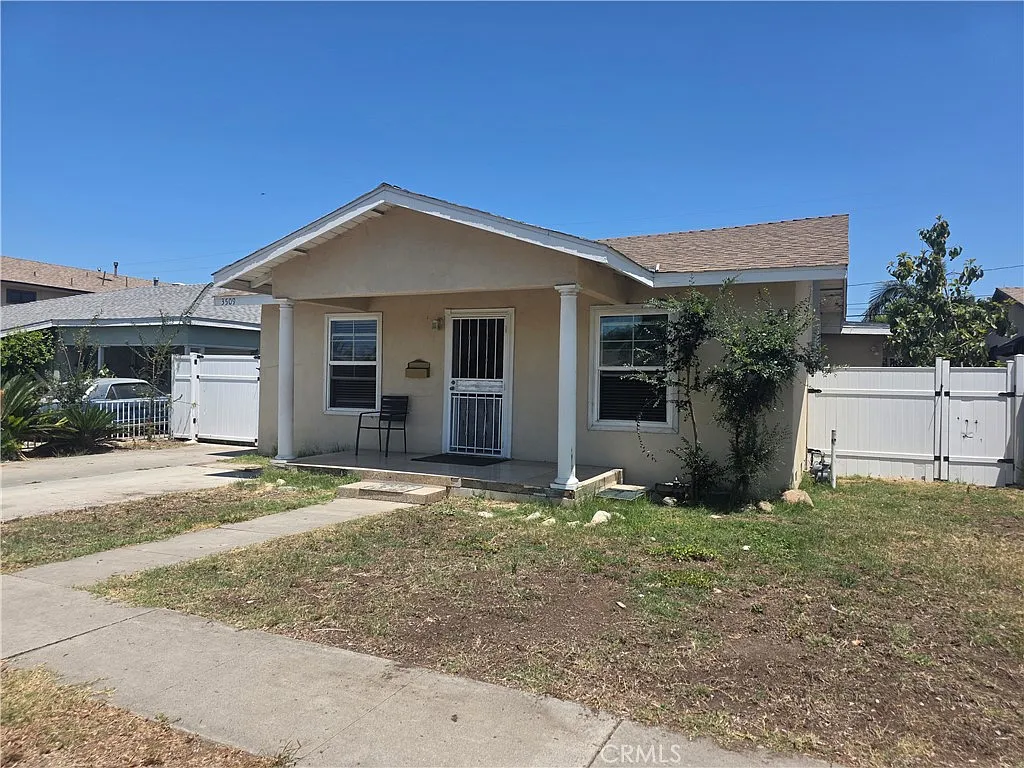 4 bed, 1296 sqft, $4,200 — Photo 1