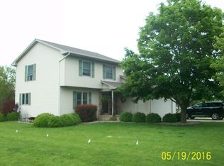 405 N Ash St, Crescent City, IL 60928