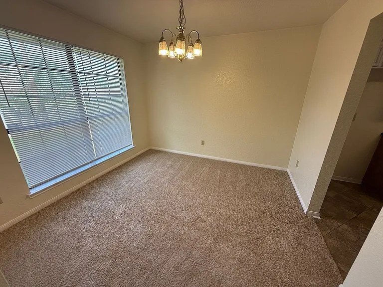 1815 Diana Ln — Photo 15