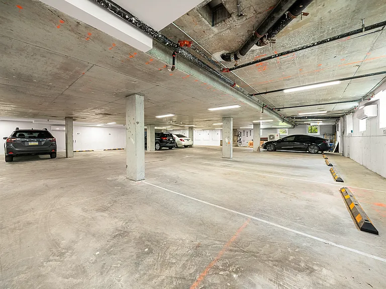 152 Erasmus St #307 — Photo 34