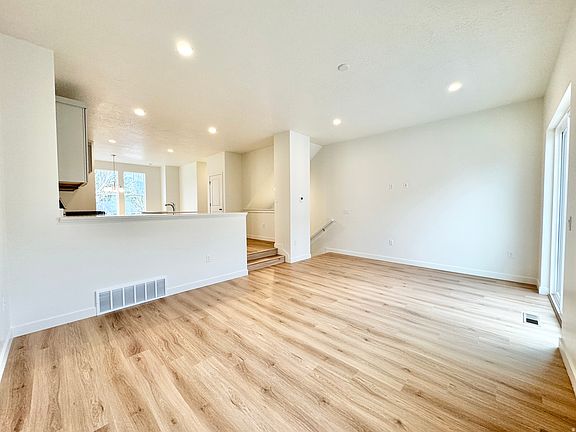 4th image of 1654 N 1600 W