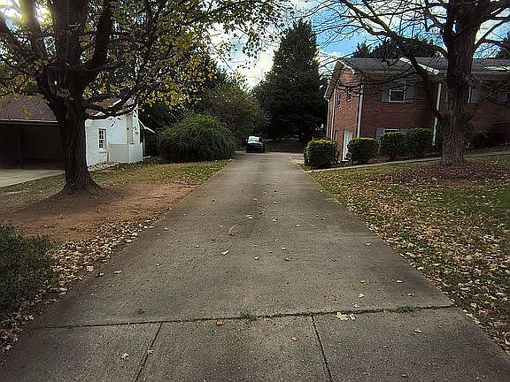 4th image of 747 Waverly Pl