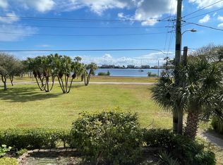 230 S Lakeside Dr, Lake Worth, FL 33460