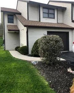 21 Surrey Hill Dr — Photo 2