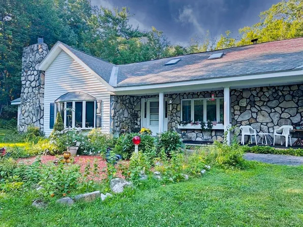 489 E Oxford Road, Oxford, ME 04270