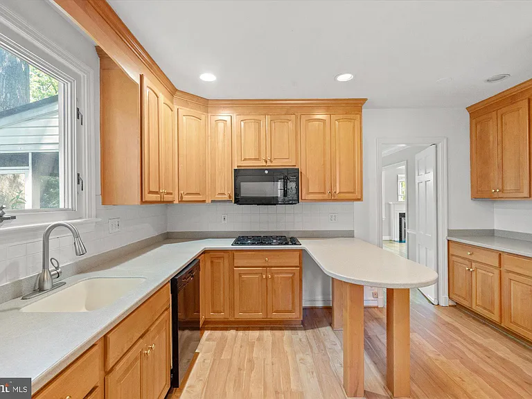 7014 Beechwood Dr — Photo 5