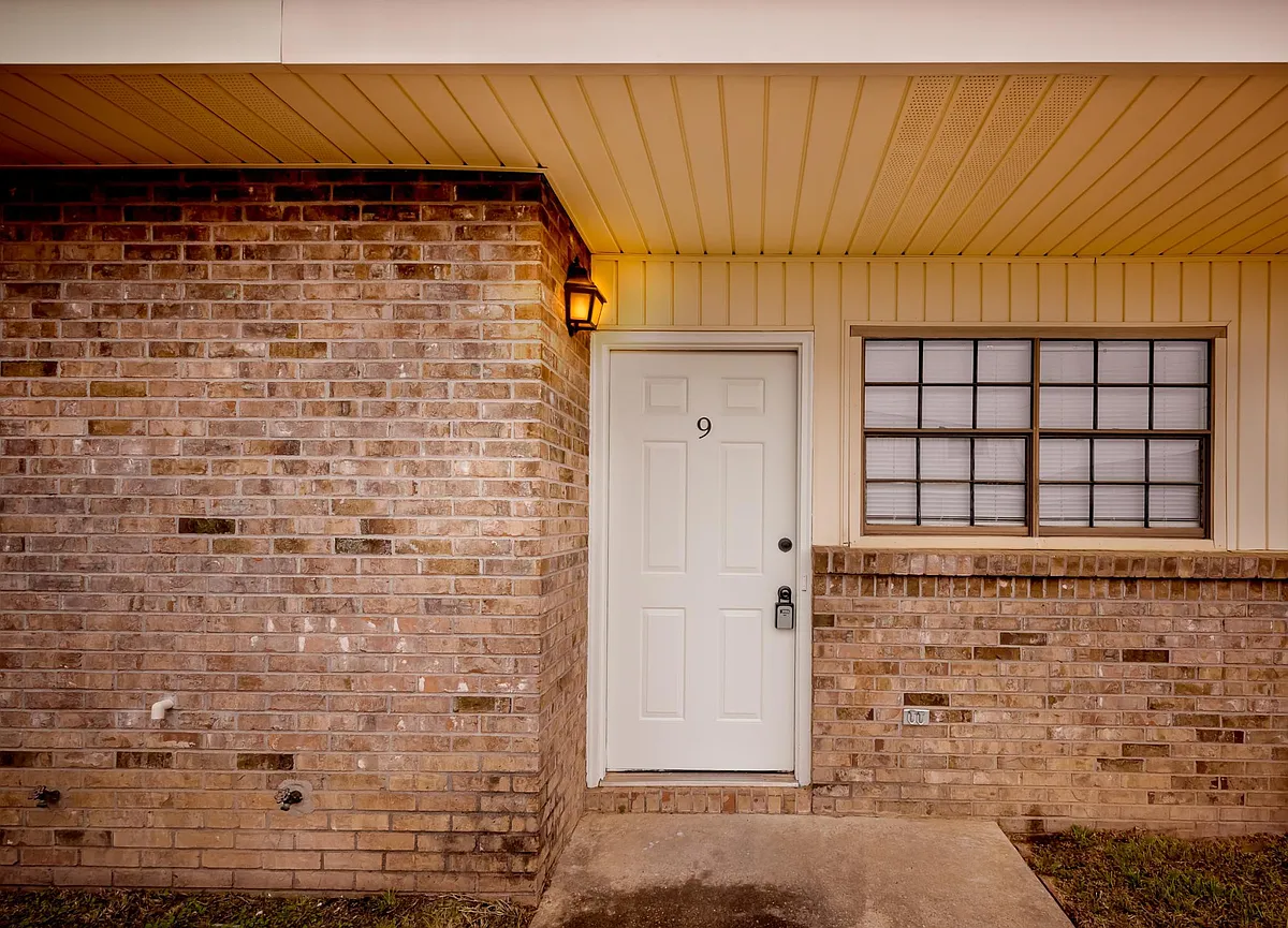 Building Photo - 200 Plaza Dr #3
