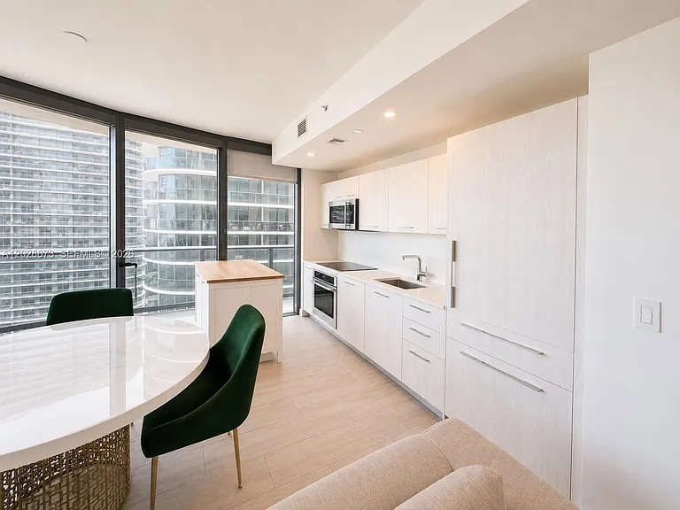 55 SW 9th St #3201 — Photo 8