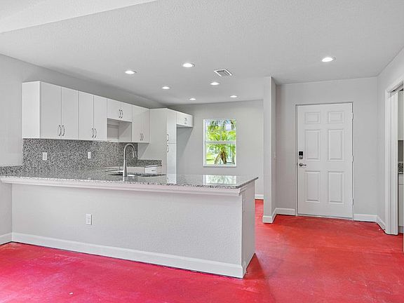 4th image of 62 Golf Dr