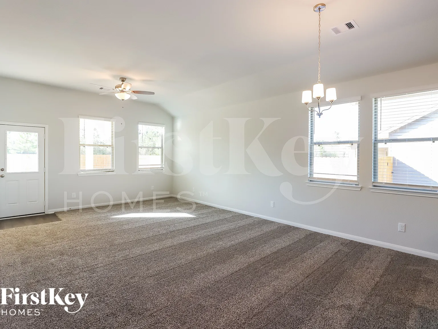 3 bed, 2.0 bath, 1421 sqft, $1,450 — Photo 3
